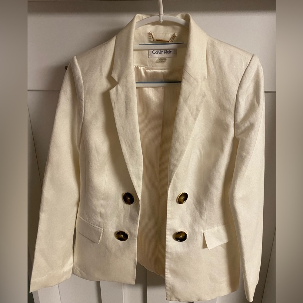 CALVIN KLEIN OFF WHITE BLAZER. Size8P